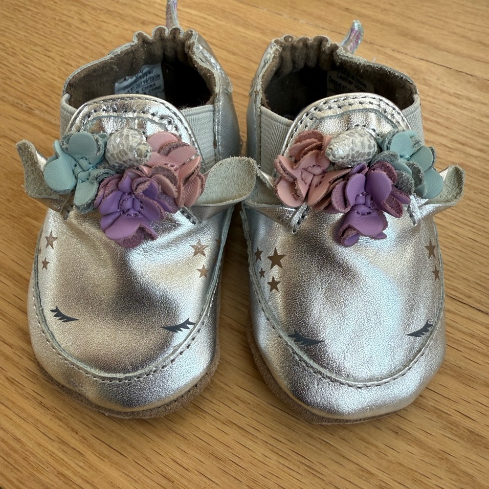 NWT Robeez Silver Floral Unicorn Baby Shoes 0-6mo